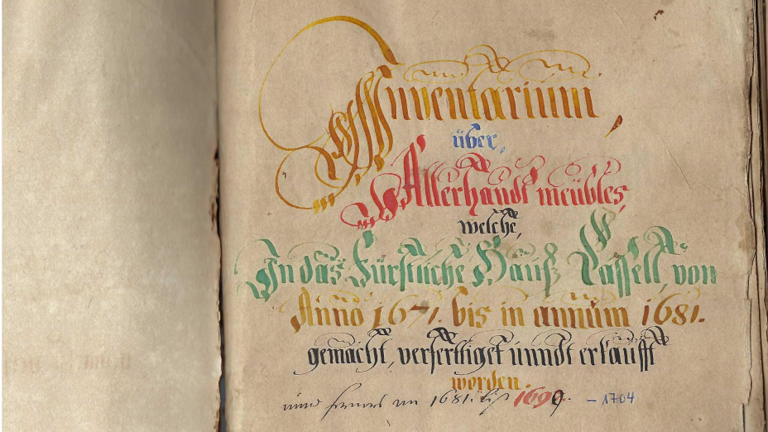 Historisches Schriftstück in gelber, roter, grüner und blauer Tinte