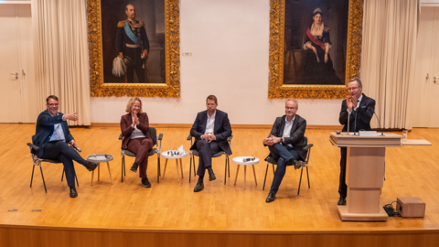 Podiumsdiskussion bei der Jubiläumsveranstaltung zu "30 Jahre Hessisches Wirtschaftsarchiv" im Haus der Geschichte in Darmstadt Podiumsdiskussion bei der Jubiläumsveranstaltung zu "30 Jahre Hessisches Wirtschaftsarchiv" im Haus der Geschichte in Darmstadt