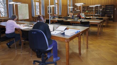 Blick in den Lesesaal des Staatsarchivs Marburg