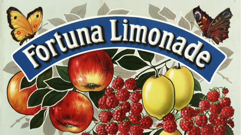 Historisches Werbeplakat für Fortuna-Limonade Historisches Werbeplakat für Fortuna-Limonade: Gezeichnete Äpfel, Zitronen und Himberen und zwei Schmetterlinge