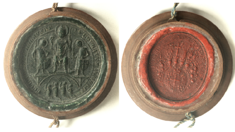 Siegel an der Gründungsurkunde der Universität Fulda (HStAM, Urk. 75, 2221) Siegel von Abt Adolf und des Konvents von Fulda: ein grünes und ein rotes Siegel in einer Holzkapsel (HStAM, Urk. 75, 2221)