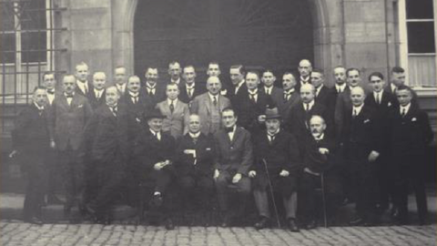 Belegschaft der Behringwerke Historisches Foto vom Bucheinband: Belegschaft der Behringwerke