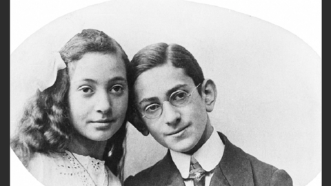 Fritz Bauer mit seiner drei Jahre jüngeren Schwester Margot Historisches Foto: Porträts einer jungen Frau und eines jungen Mannes