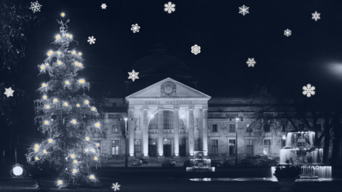 Das Kurhaus in Wiesbaden, um 1955 (HHStAW) Historisches Foto mit nachträglich eingefügten Schneeflocken
