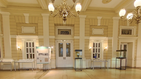 Modernes Foto: Blick in das Foyer des Hauses der Geschichte in Richtung Eckhard-Franz-Saal