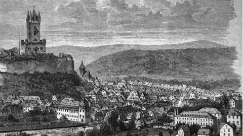 Markantes Gebäude: Der Wilhelmsturm in Dillenburg Historischer Holzschnitt: Blick auf Dillenburg, rechts der Wilhelmsturm, in der Bildmitte die Stadt